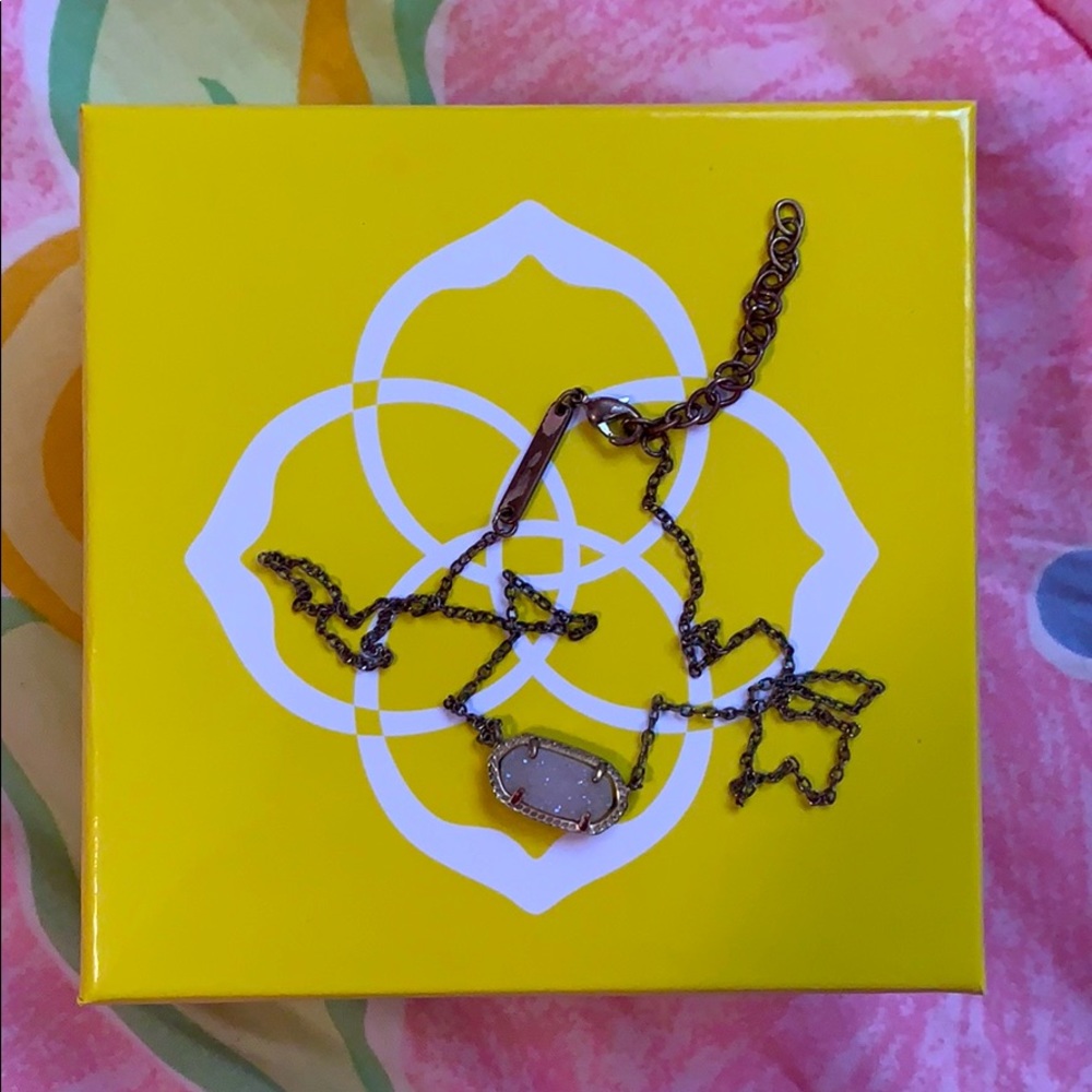 Kendra Scott necklace